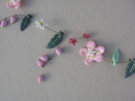 rosa Blüten und Glöckchen | 1 Str+A. Glas,Stahlseil, Silber | 110751-14