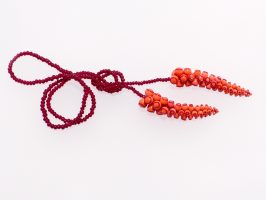 Lachs-rote Beeren, lang | Offene Enden zum Knoten, Glas, Stahlseil