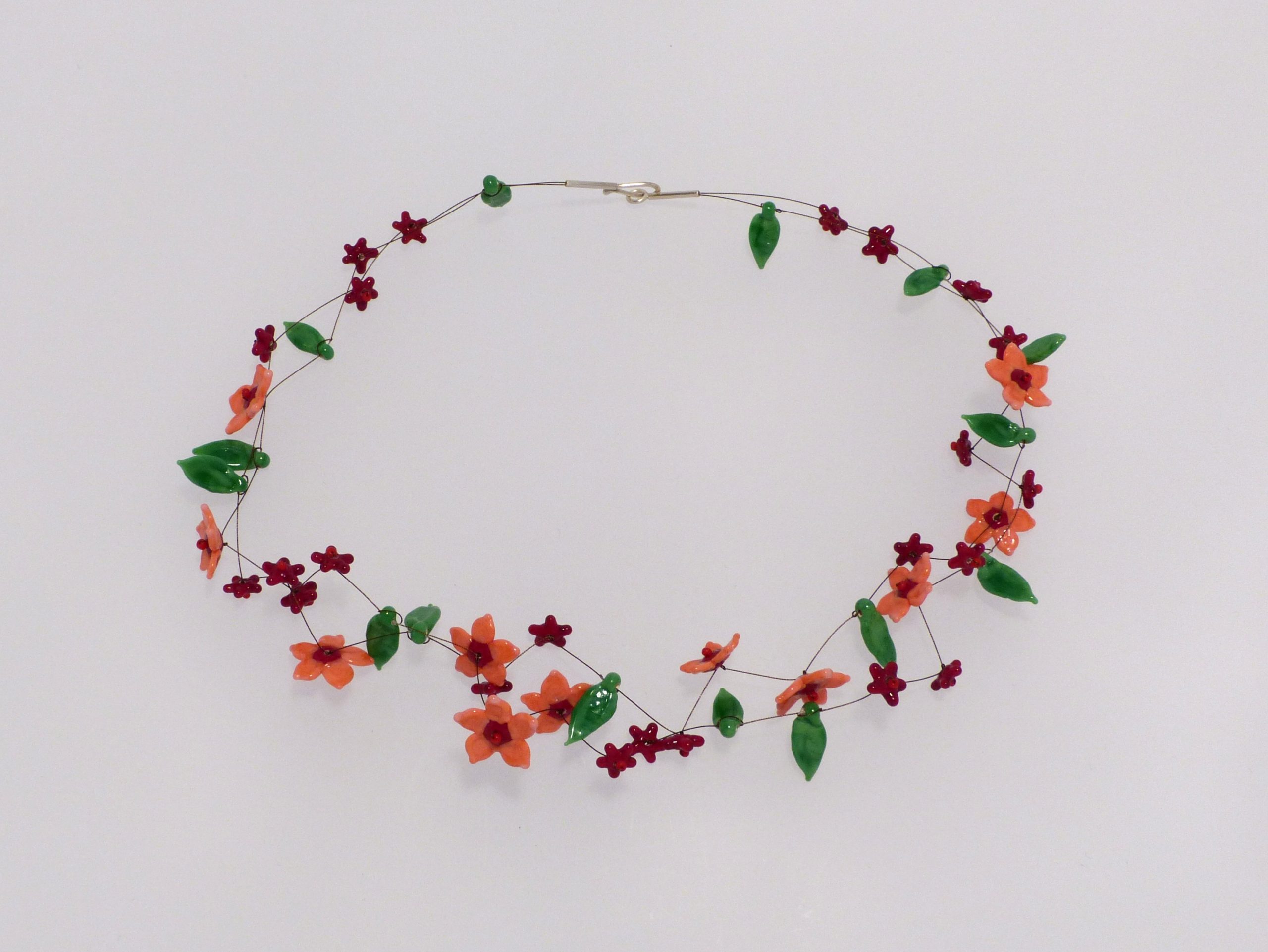 Sternblüten dunkelrot-abricot |2 Str. Glas Stahlseil, Silber | 110983c