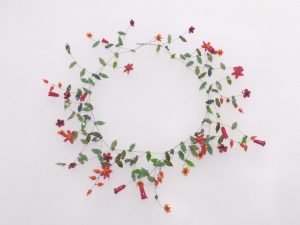 Blüten rot-orange oliv, offen / Glas Stahlseil, Silber/ 2601064-24